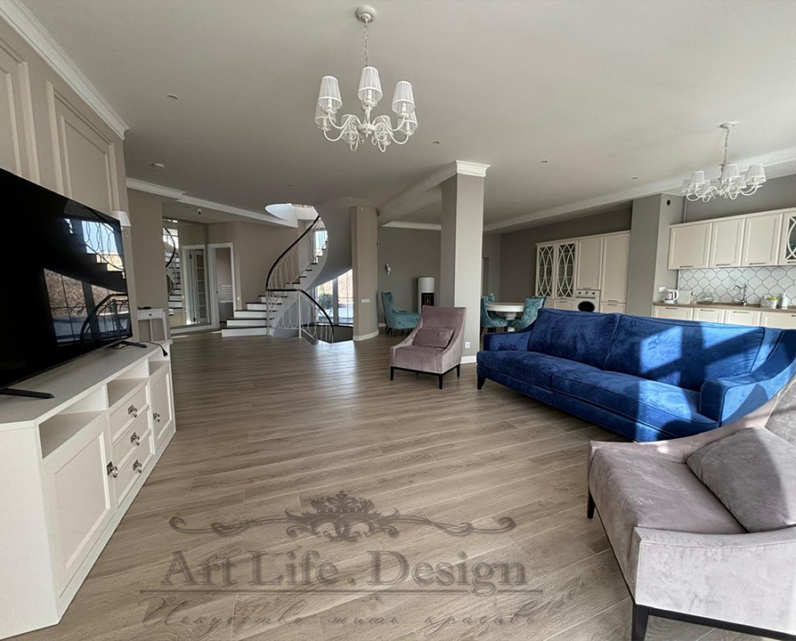 Фото интерьера гостиной загородного дома в стиле американская классика. Проект частного дизайнера Дизайн проект загородного дома в классическом стиле